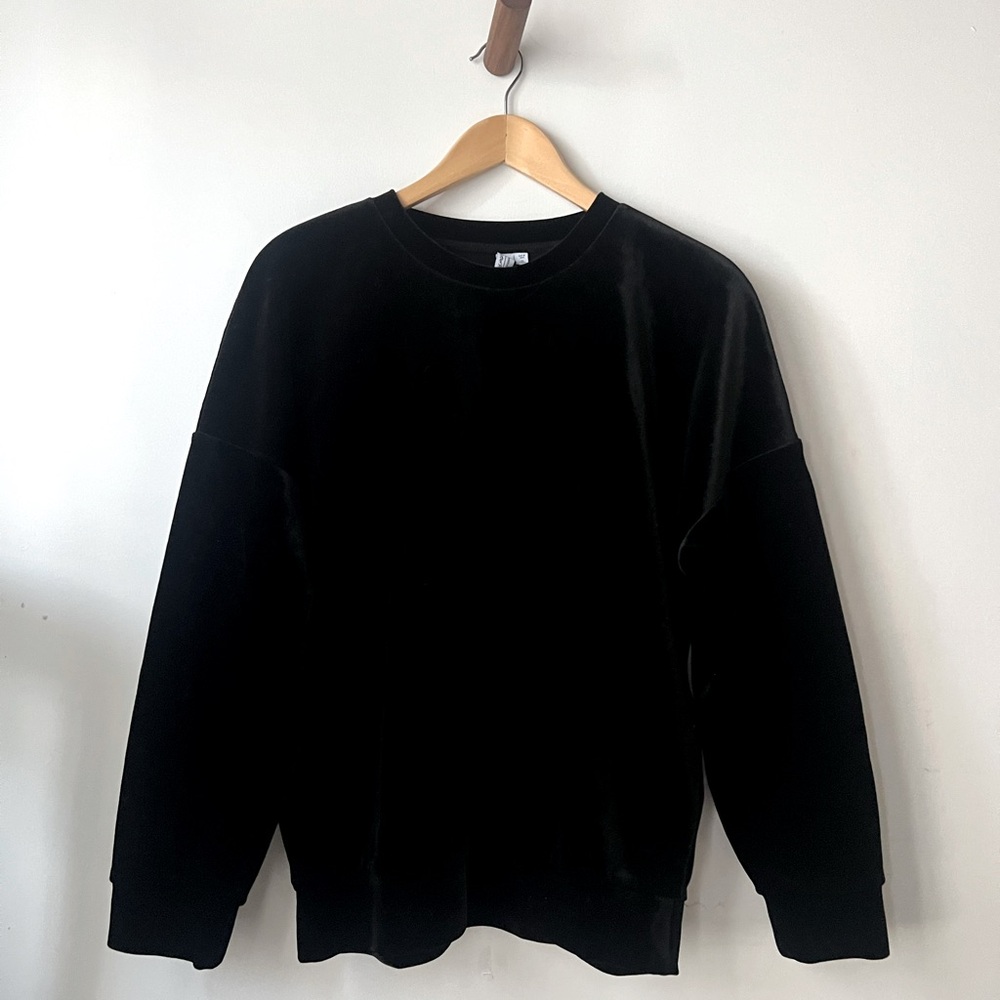 Black Crewneck Velvet Sweatshirt